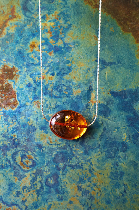 Honey-colored oval Baltic amber necklace on a fine gold chain