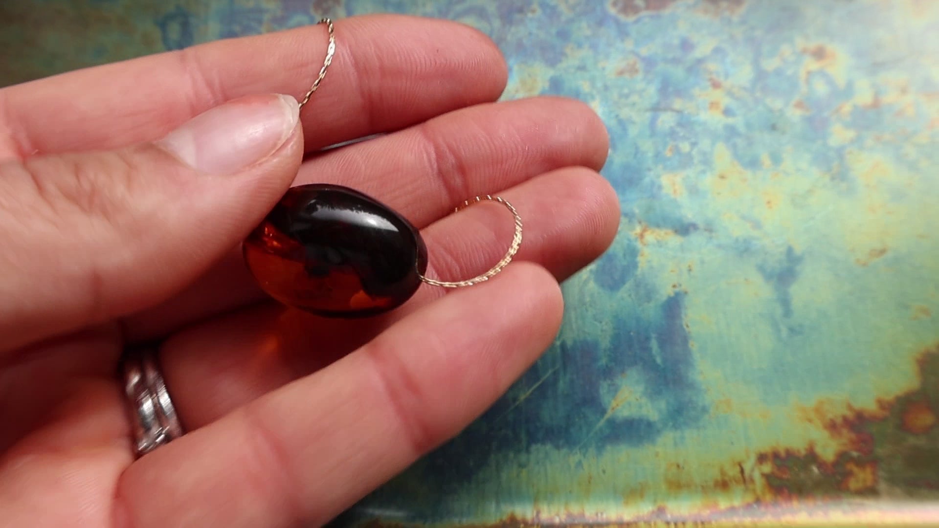 Cognac amber necklace, gold. Silent product video.